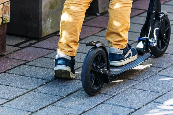 Closeup Legs Guy Who Rides Kick Scooter City Street Active — Stock Photo, Image