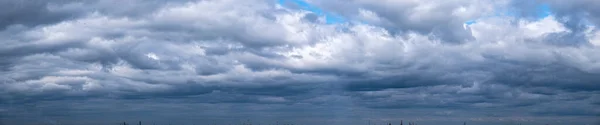 Panorama Drammatica Pioggia Nuvoloso Cielo Blu Cumulus Nuvole Sono Bianche — Foto Stock