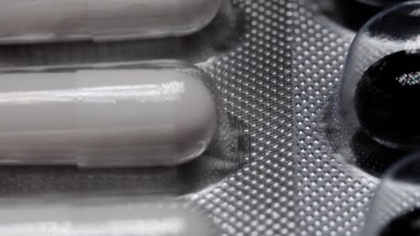Білі Чорні Капсули Блістері Упаковані Таблетки Концепція Медичної Аптеки — стокове відео