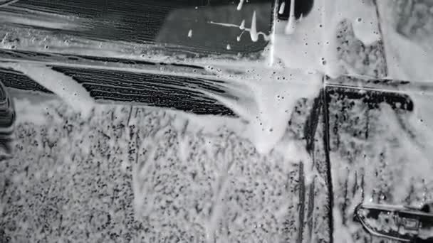 Worker Man Washes Car Washcloth Car Wash Car Covered Foam — Stock Video