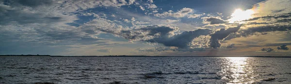 Panorama Zachodu Słońca Zbiorniku Spokojny Krajobraz Nad Jeziorem — Zdjęcie stockowe