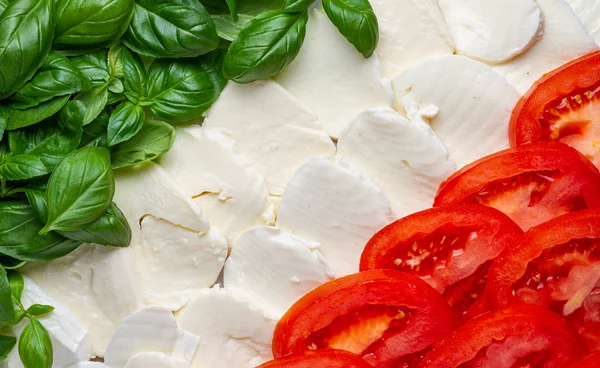 Frischer Salat Mit Mozzarella Mozzarella Mit Tomaten Und Basilikum Vegetarisches Stockfoto