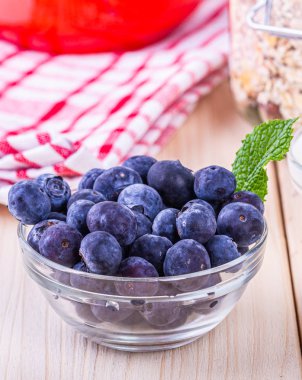 Kahvaltıiçin Müsli. Meyve kahvaltısı. Taze yaban mersini. Sağlıklı yemek.