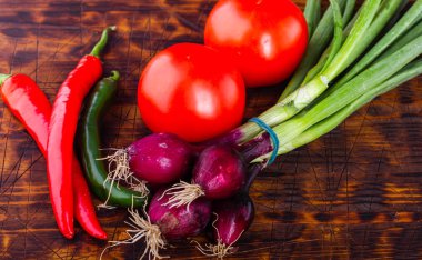 Taze sebzeler. Çorba için sebze. Çevre dostu bitkiler. Organik yetiştiriciliğinden. Vitamin diyeti.