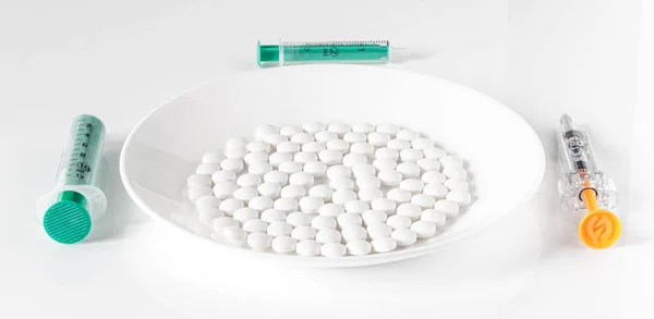 Çeşitli Şekillerde Ilaçlar Çok Sayıda Tablet Reçeteli Haplar Laç Üretimi — Stok fotoğraf