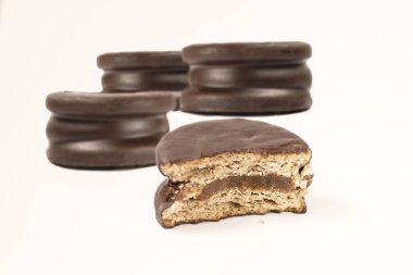 incelik veya dulce de leche ile bisküvi