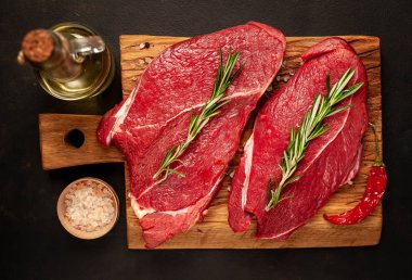 biftek, biftek, arka plan, Masa, ham, kırmızı, siyah, gıda, taze, görünümü, lezzetli, ahşap, Masa, madde, pişirme, kesim, yemek, mutfak, sulu, et, aşçı, biber, ızgara, tuz, Barbekü, biberiye, Yeşiller, ortalama, yeni, karanlık, york, taş, malzemeler