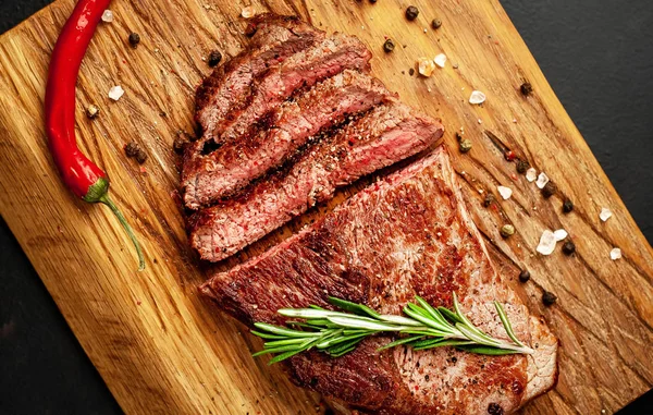 Siap Untuk Makan Steak Angus Hitam New York Dengan Bahan — Stok Foto