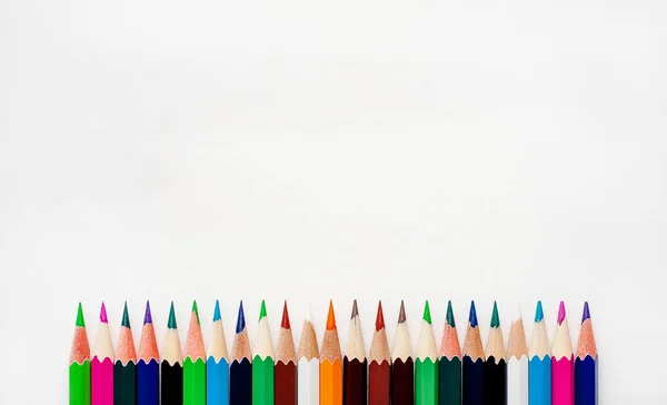 Haufen Buntstifte Isoliert Auf Weißem Hintergrund — Stockfoto