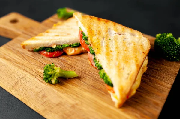 Fresh Grilled Sandwiches Ham Fresh Broccoli Cheese Wooden Chopping Board — Stock Photo, Image
