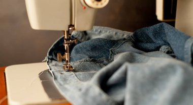 Dikiş makinesi ayrıntılarının yakından görünümü