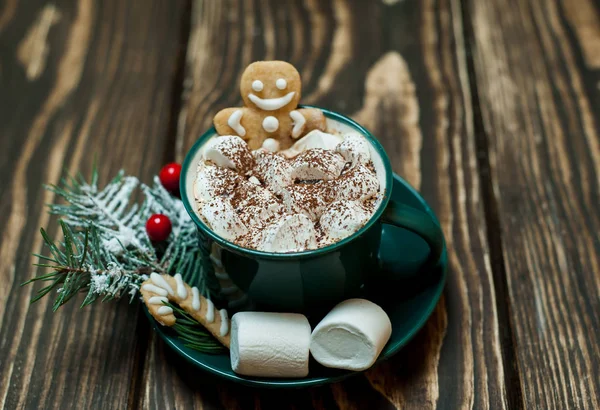 Cacao Navidad Con Malvaviscos Galleta Jengibre Sobre Fondo Madera — Foto de Stock