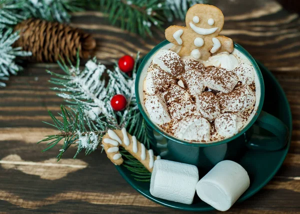 Cacao Navidad Con Malvaviscos Galleta Jengibre Sobre Fondo Madera — Foto de Stock