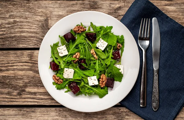 Frischer Salat Mit Rucola Und Spinat Geschnittene Rote Bete Feta — Stockfoto
