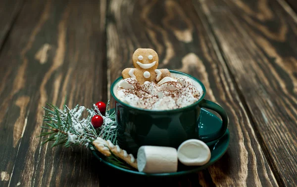 Cacao Navidad Con Malvaviscos Galleta Jengibre Sobre Fondo Madera — Foto de Stock