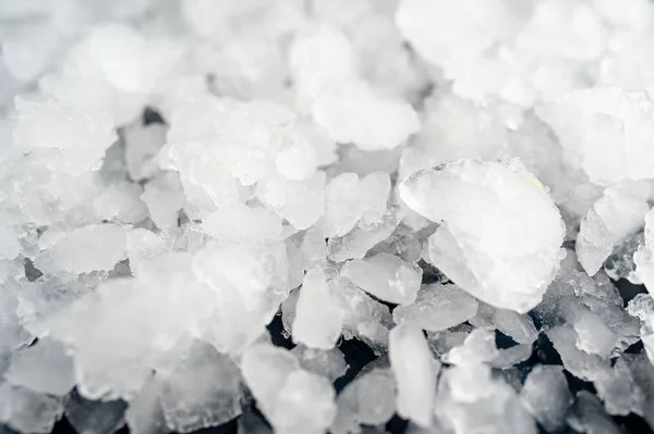 Montón Hielo Triturado Sobre Fondo Piedra Negra —  Fotos de Stock