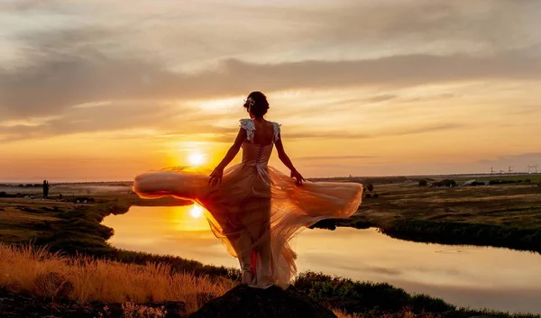 Beautiful Bride Wedding Dress Posing Sunset — Stock Photo, Image