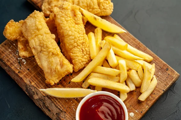 Batatas Fritas Nuggets Frango Crocante Fundo Madeira — Fotografia de Stock