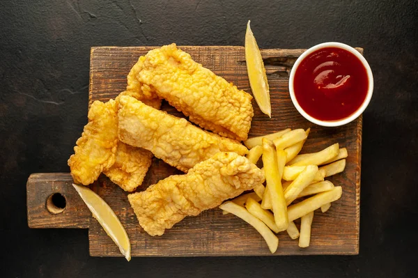 Batatas Fritas Nuggets Frango Crocante Fundo Madeira — Fotografia de Stock