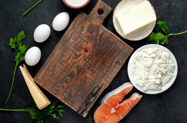 Taze çiğ somon peynirli, yumurtalı ve tereyağlı.