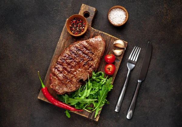 Filete Ternera Parrilla Con Especias Romero Chile Sobre Fondo Piedra — Foto de Stock