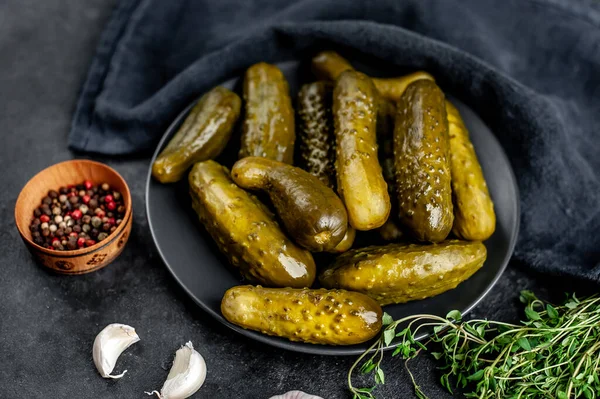 Baharatlı salatalık turşusu.