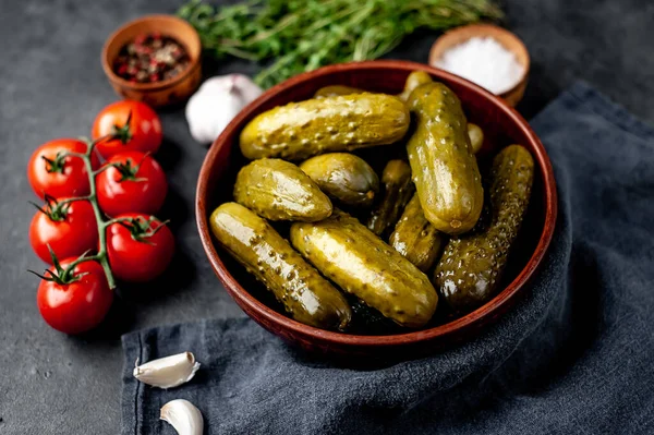 Baharatlı salatalık turşusu.