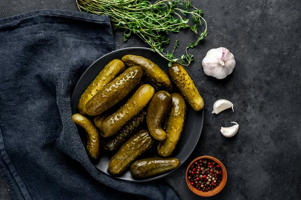 Baharatlı salatalık turşusu.