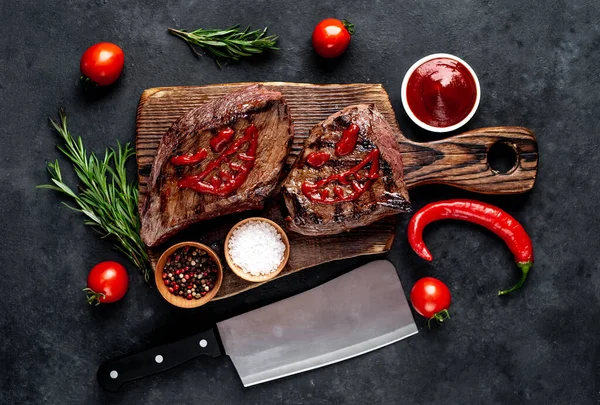 Steak Grillé Avec Des Visages Effrayants Ketchup — Photo