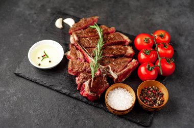 Biftek ızgara ve taştan arkaplan içeriği.