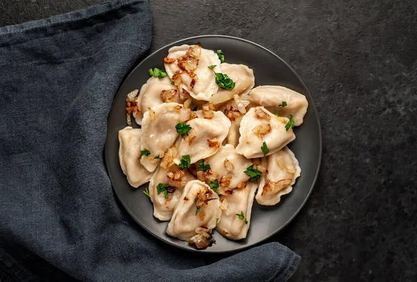 Dumplings Rellenos Con Col Estofada Sobre Fondo Piedra —  Fotos de Stock