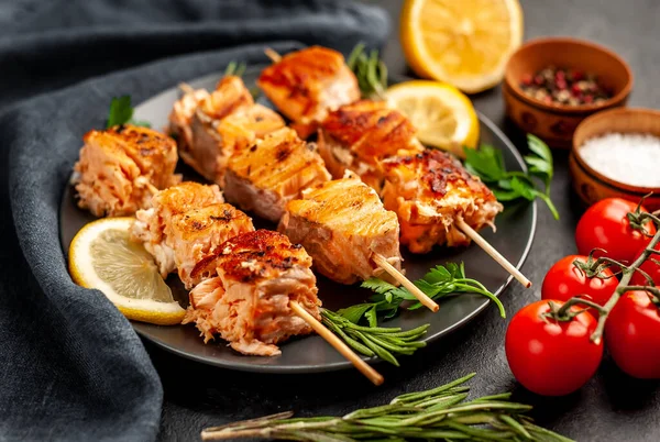 Delicious Grilled Salmon Kebab Dark Stone Background — Stock Photo, Image