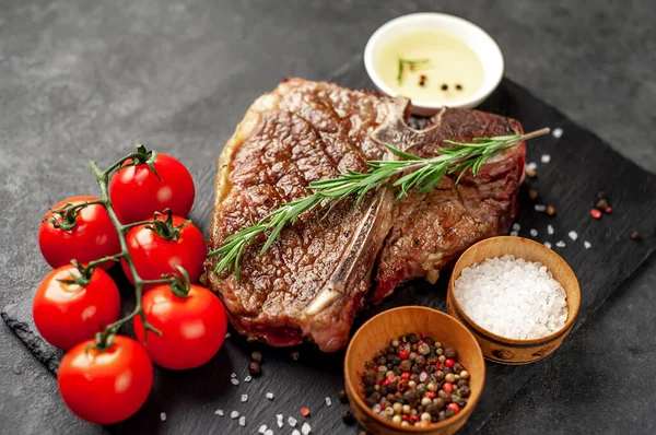 Közeli Kilátás Finom Grill Bone Steak Hozzávalók Háttér — Stock Fotó
