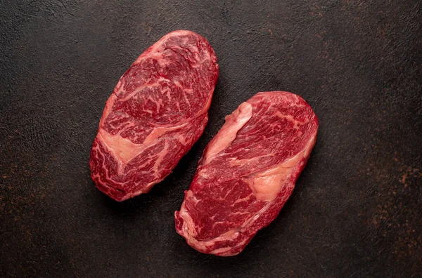 Dos Filetes Carne Cruda Con Especias Sobre Fondo Piedra — Foto de Stock