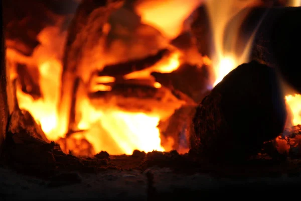 Branden Van Brandhout Kachel Voor Het Koken Sintels Gloeiende Kolen — Stockfoto