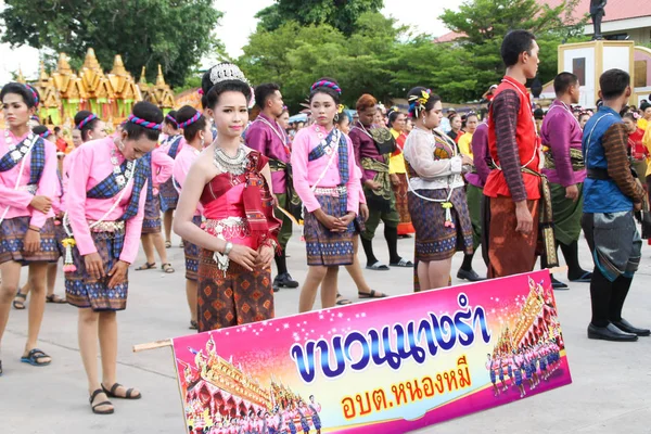 Rasisalai, Sisaket, Thaiföld-május 31, 2019: thai csoport előadóművészet — Stock Fotó