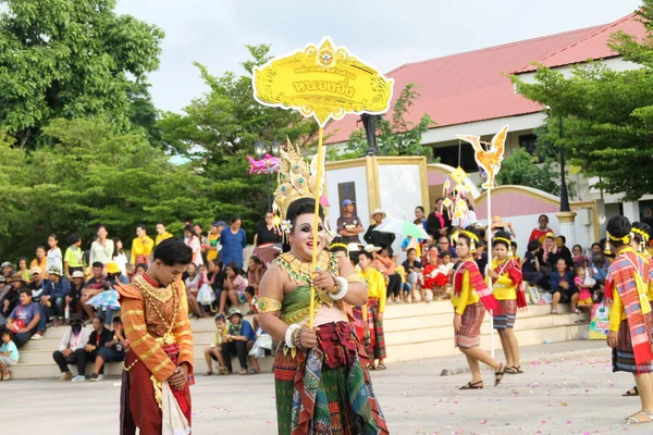 Rasisalai, Sisaket, THAILAND - MAY 31,2019: Thai group performing — стоковое фото