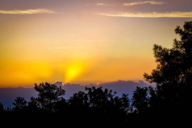 Şafak vardır uyandırmak