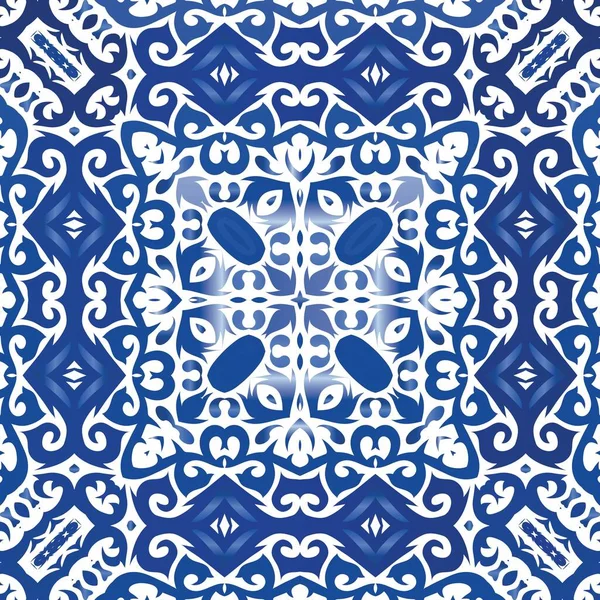 アンティークポルトガル語Azulejoセラミック ベクトルシームレスパターンコラージュ オリジナルデザイン スクラップブッキング スマートフォンケース Tシャツ バッグやリネンのための青の花と抽象的な装飾 — ストックベクタ