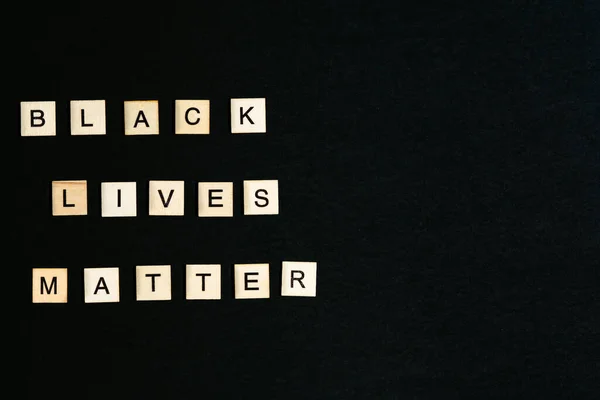 Black Lives Matter Written Wood Blocks Dark Background Copy Space — Stock Photo, Image