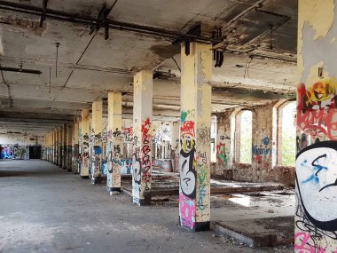 Verlassene Fabrikhalle Kayıp Yer