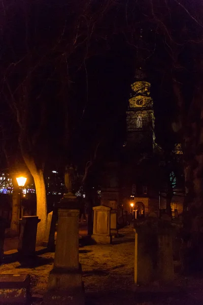 Edinburgh St. Cuthbert mezarlıkta geceleri
