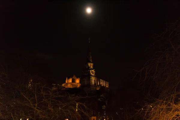 Ay içinde St Cuthbert ve Edinburgh Kalesi