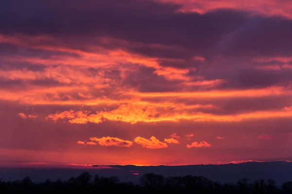 Koyu turuncu üzerinde Vosges unset Almanya'dan izledim