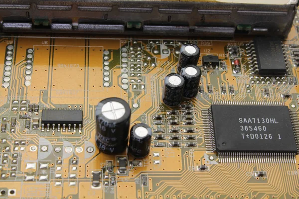 koleksiyonunda elektronik bileşenler