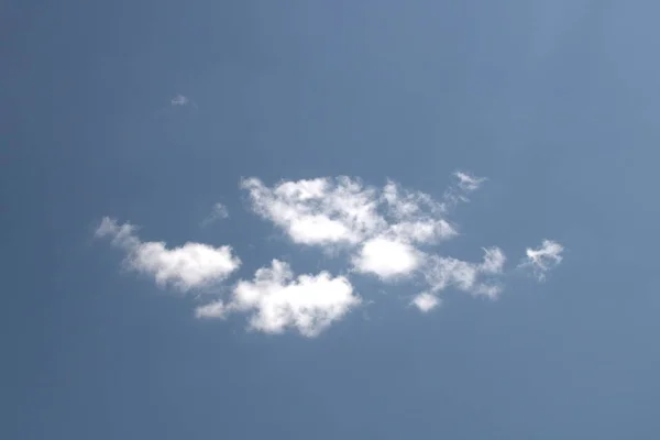 Σύννεφο Φόντο Μπλε Ουρανό — Φωτογραφία Αρχείου