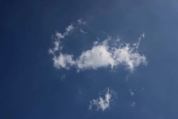 Nuage Sur Fond Bleu Ciel — Photo