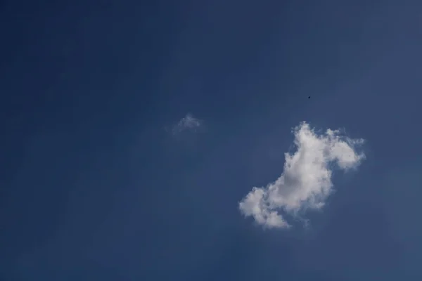 Nuage Sur Fond Bleu Ciel — Photo