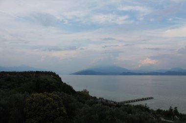 Clear lake Garda Sirmione İtalya akşamı