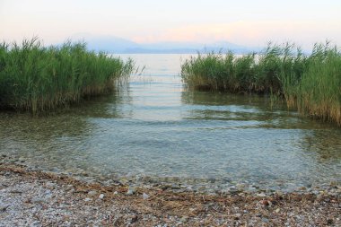 Clear lake Garda Sirmione İtalya akşamı